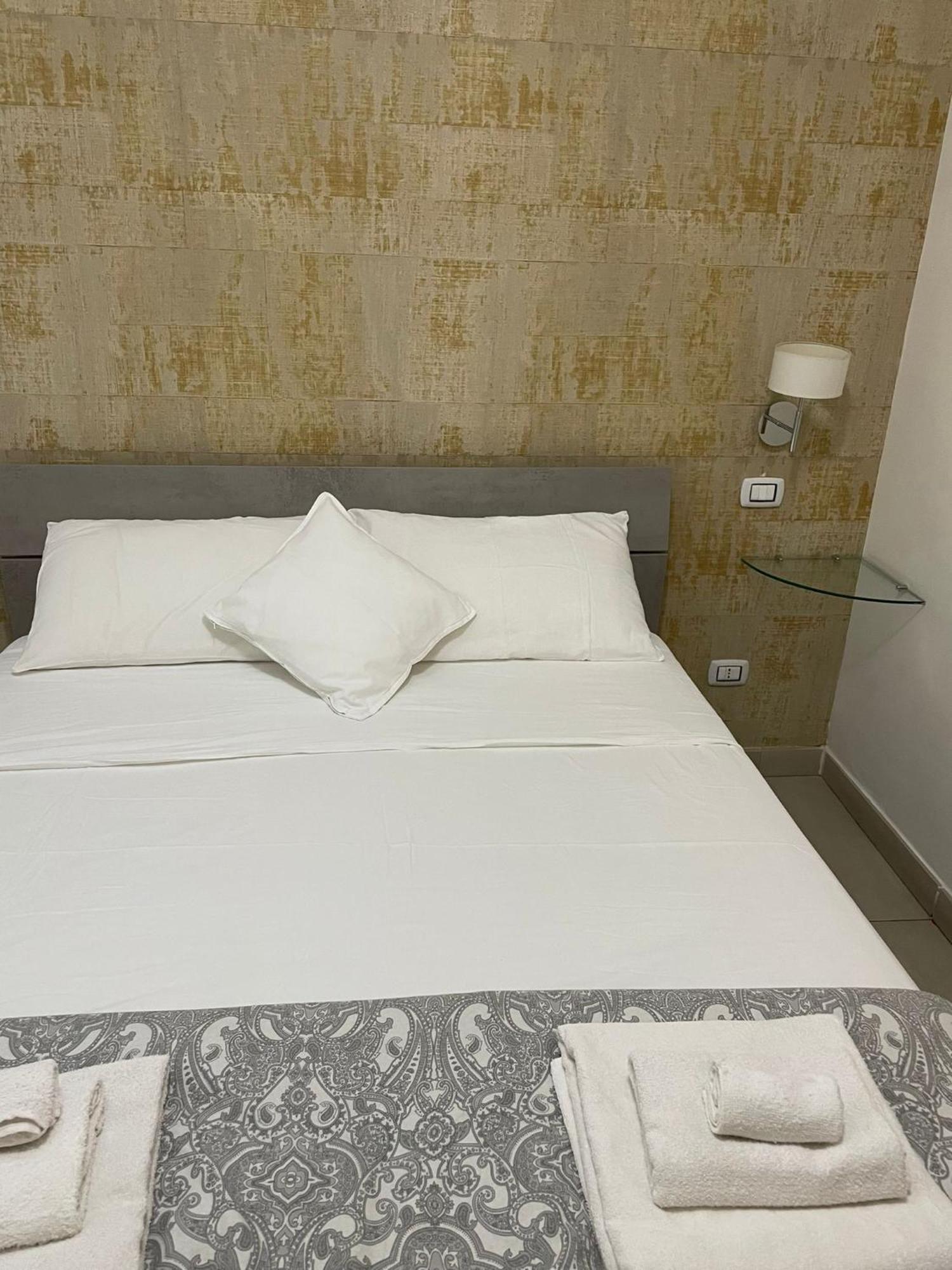 Terrazza Aragon Room And Spa Neapel Exteriör bild